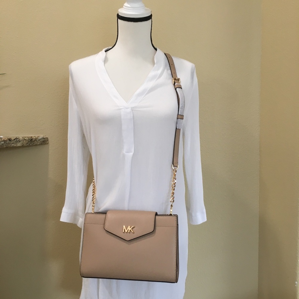 Last one✨Michael Kors large Mott clutch Xbody bag - Picture 4 of 8